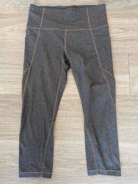 Athleta Gray Salutation Stash Capri Crop Leggings Women's Small